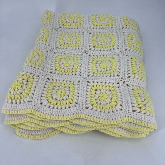 Vintage Handmade Large Afghan Blanket Yellow & White Camp Adirondack rustic 42 x - Picture 7 of 12